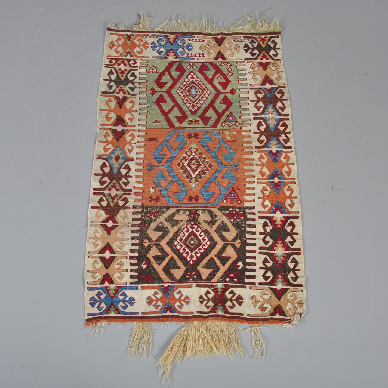 MATTA KELIM.135 x 80 cm. Mattor & Textil - Mattor - Auctionet