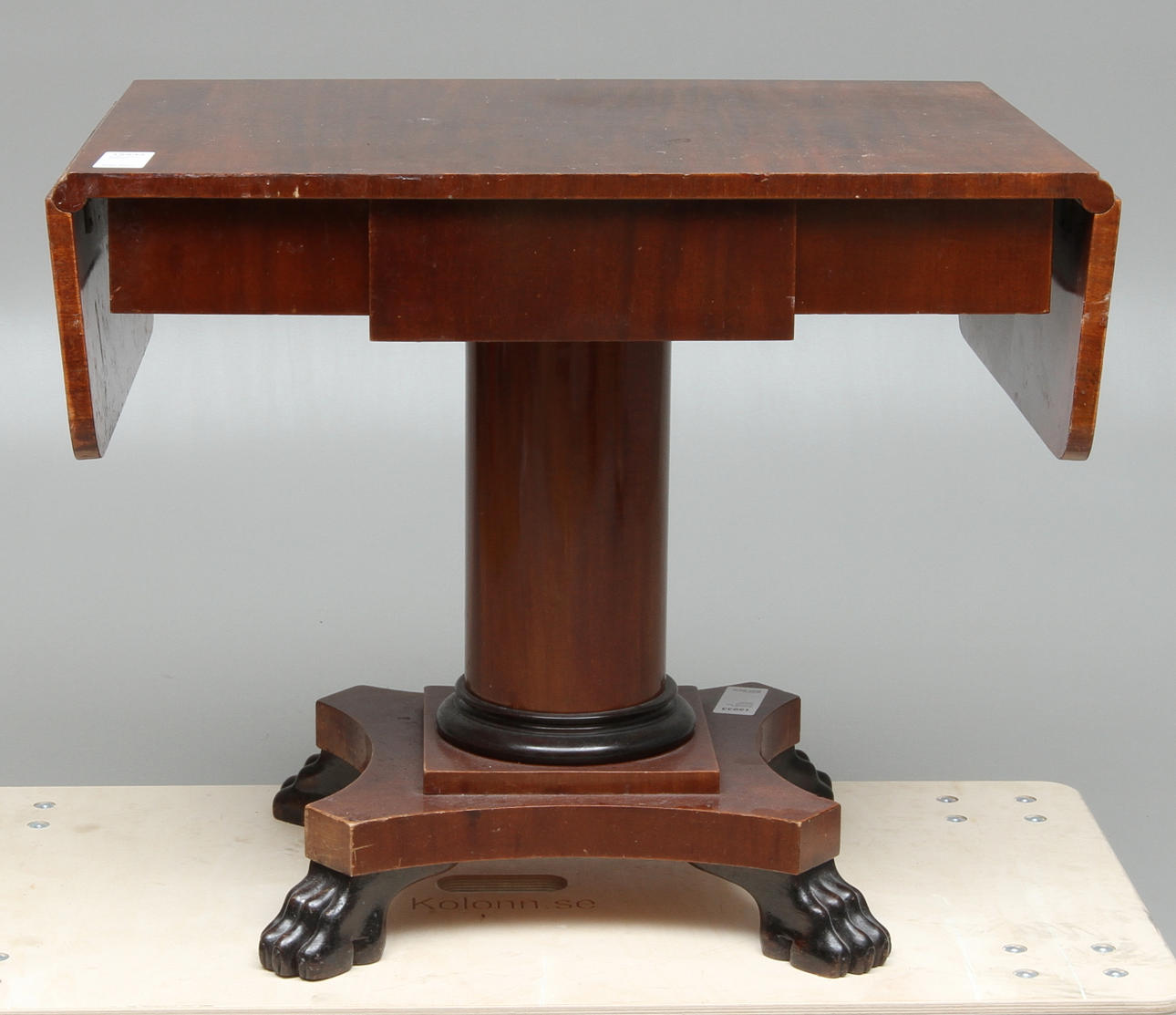 BORD MED KLAFFAR, Karl-Johansstil, 1900-tal.