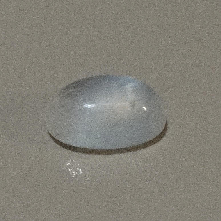 CEYLON-MONDSTEIN, Cabochonschliff.