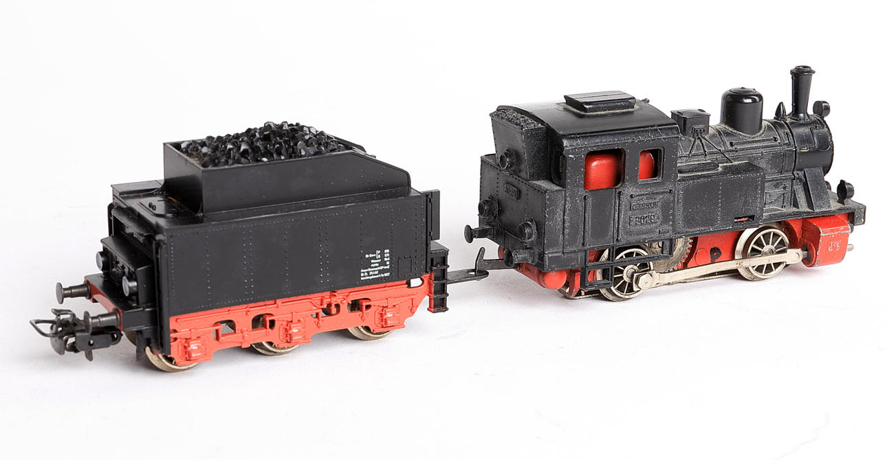 Locomotive Märklin 8303 Réf 24058 – Occasion Pour Passionnés De Modélisme Ferroviaire