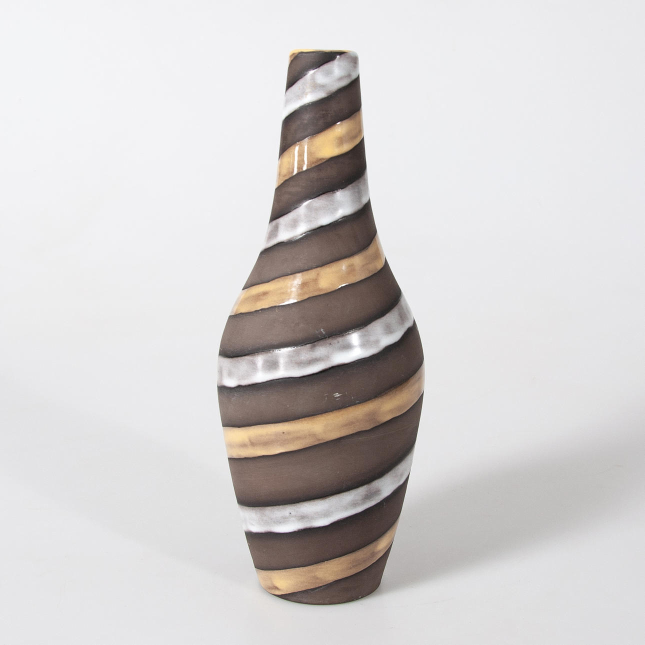 INGRID ATTERBERG. florero "Spiral", modelo 2049, Upsala-Ekeby.