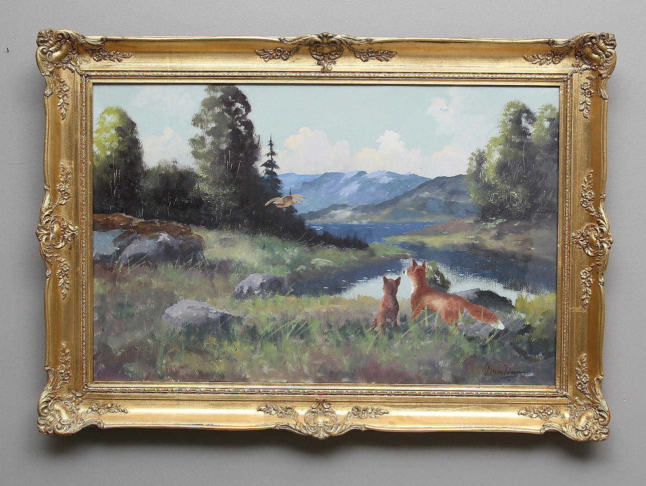 OKÄND KONSTNÄR. Landskap med rävar, and och sjö. Olja på duk. Signerad.