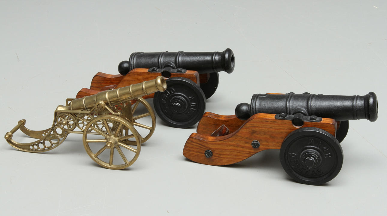 PRYDNADSKANONER, 2+1 st, varav två Stafsjö Bruk, 1900-tal.