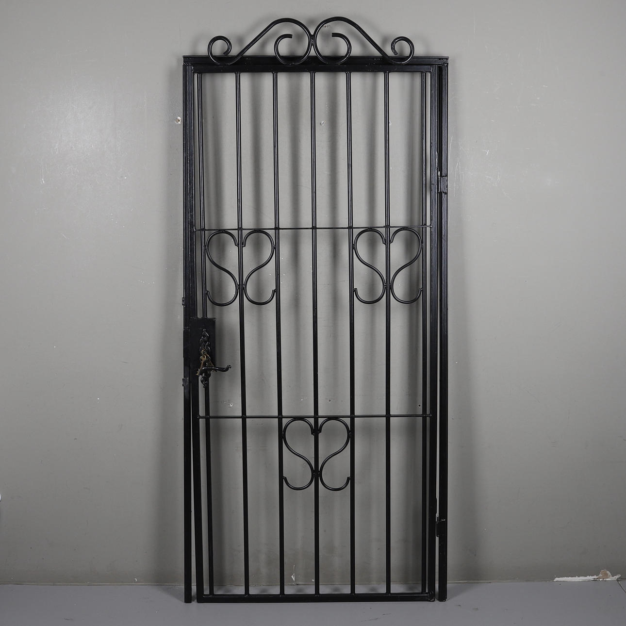 GALLERDÖRR, med karm, lackerat järn, 2000-tal.