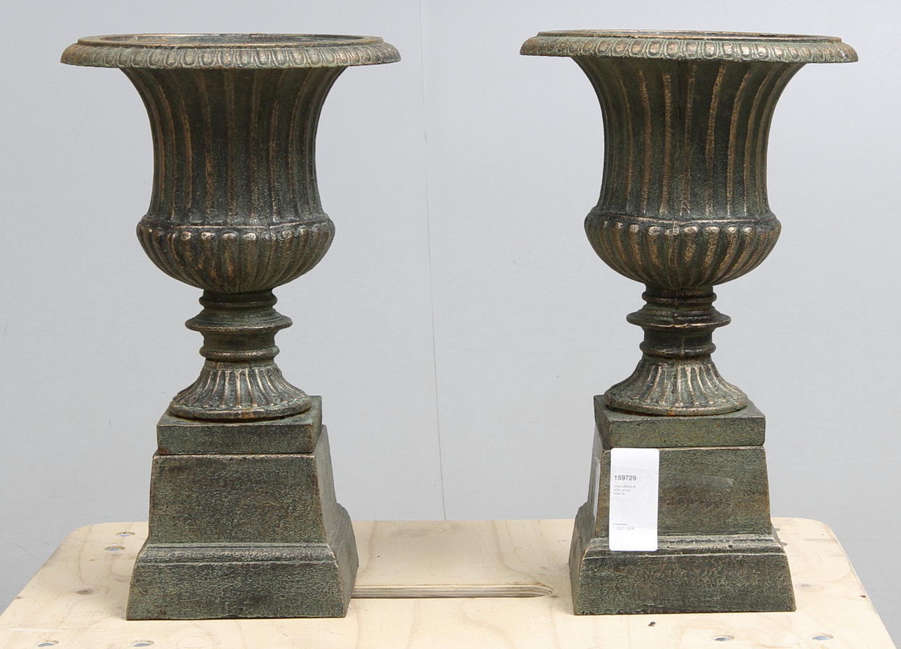 TRÄDGÅRDSURNOR, ett par, 2000-tal.