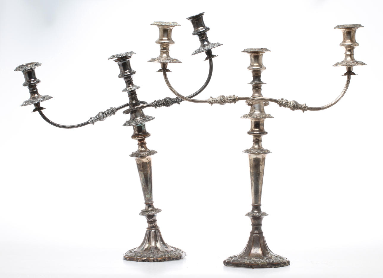 KANDELABRAR, ett par, för 3 ljus vardera , nysilver, 1900-talets första hälft.