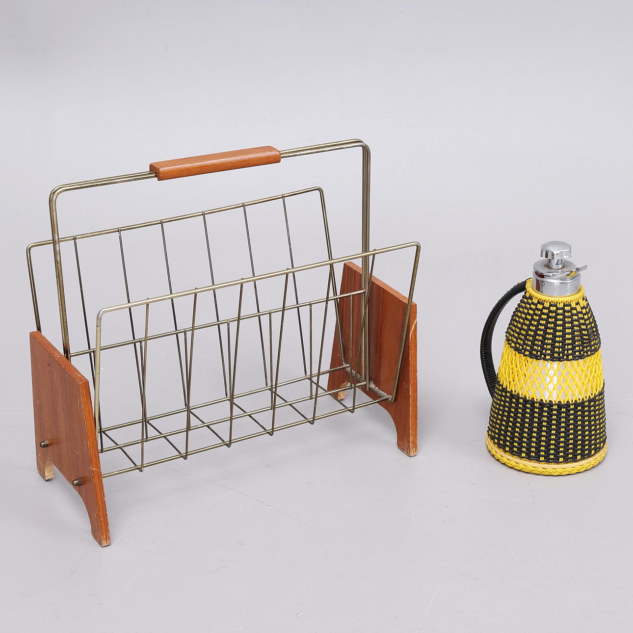 TIDNINGSSTÄLL, TERMOS, 2 delar.