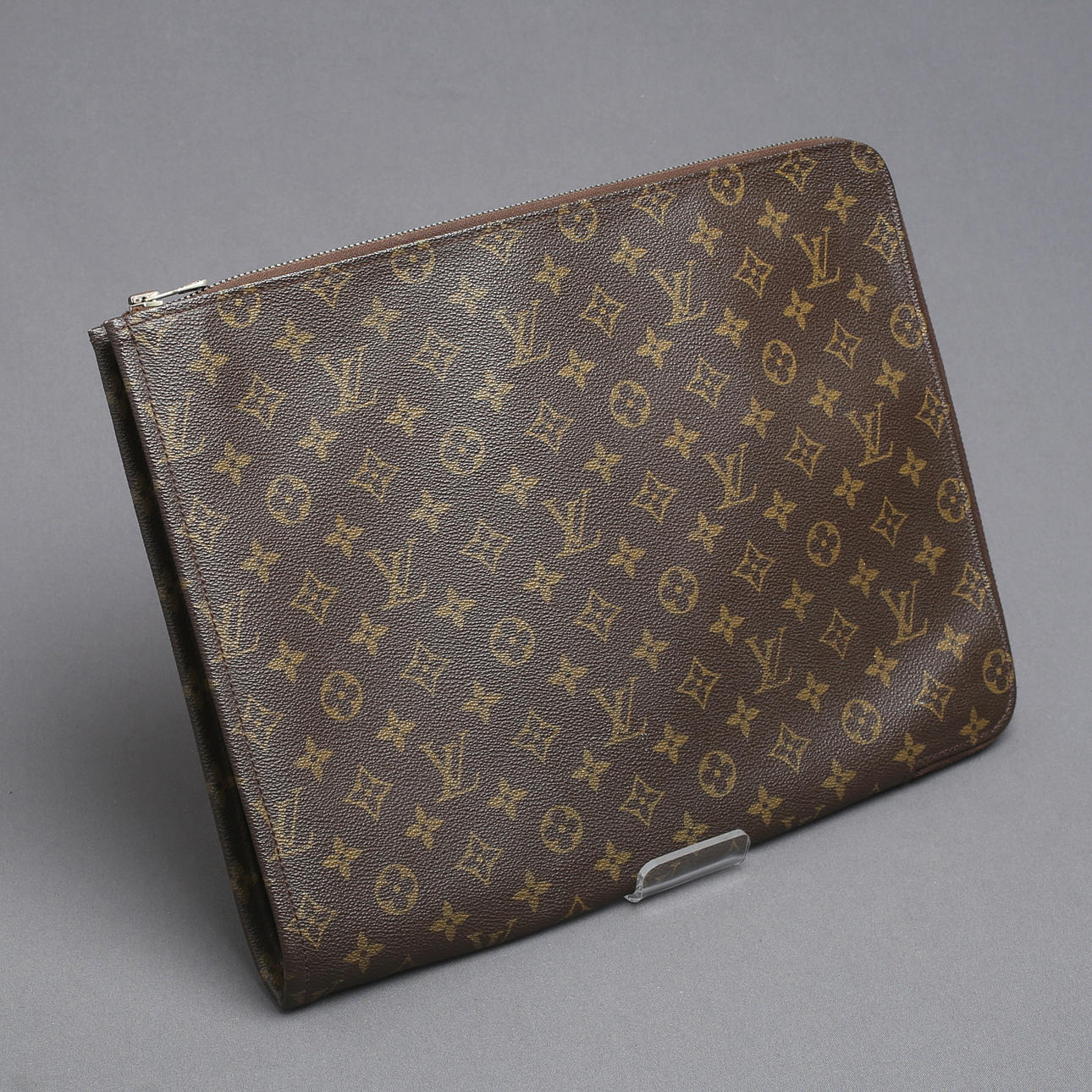 LOUIS VUITTON. Document folder, "Monogram Poche Documents", Paris, France 19875.