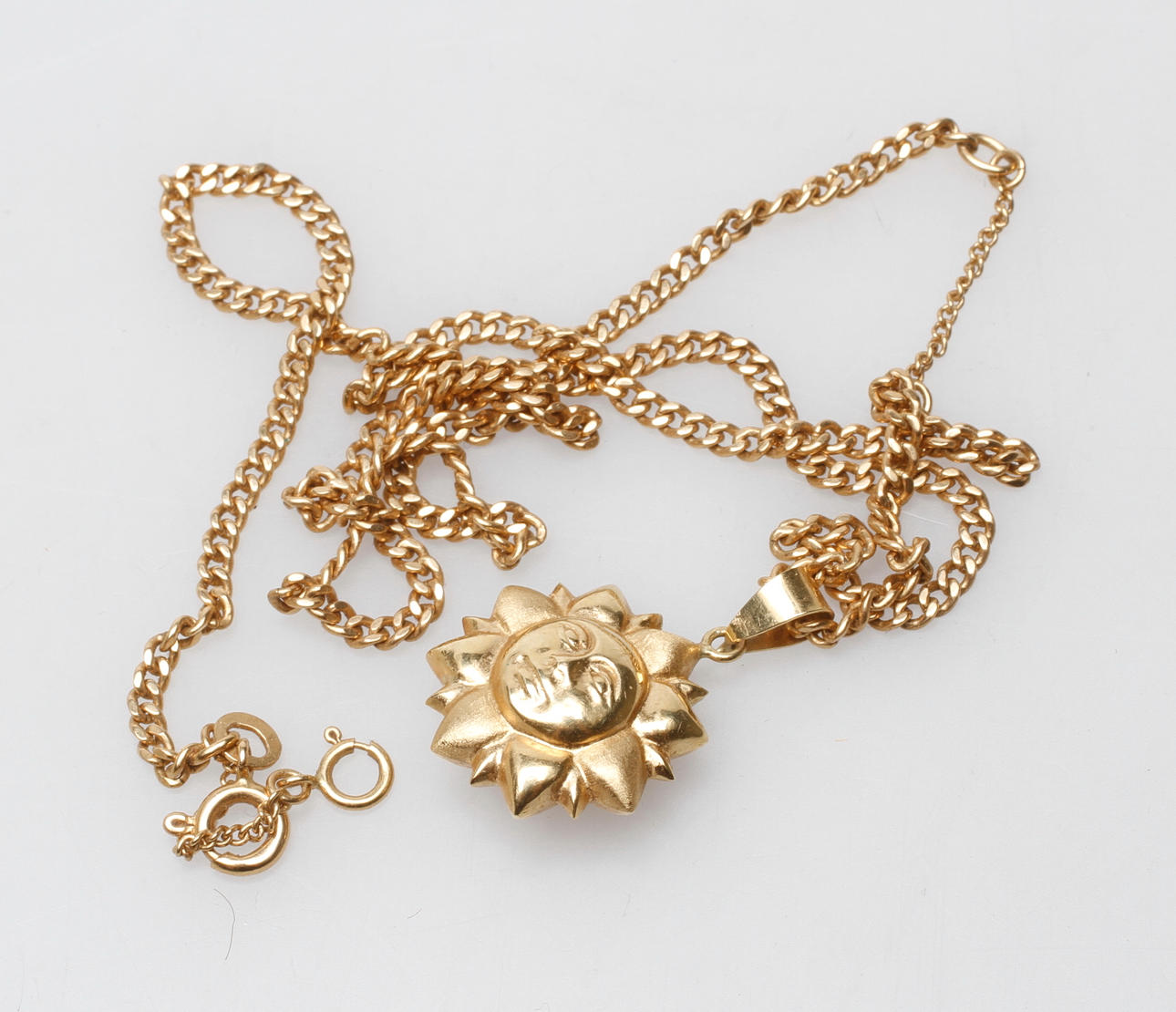 HALSSMYCKE, guld 18k, vikt ca 11,1 gram.