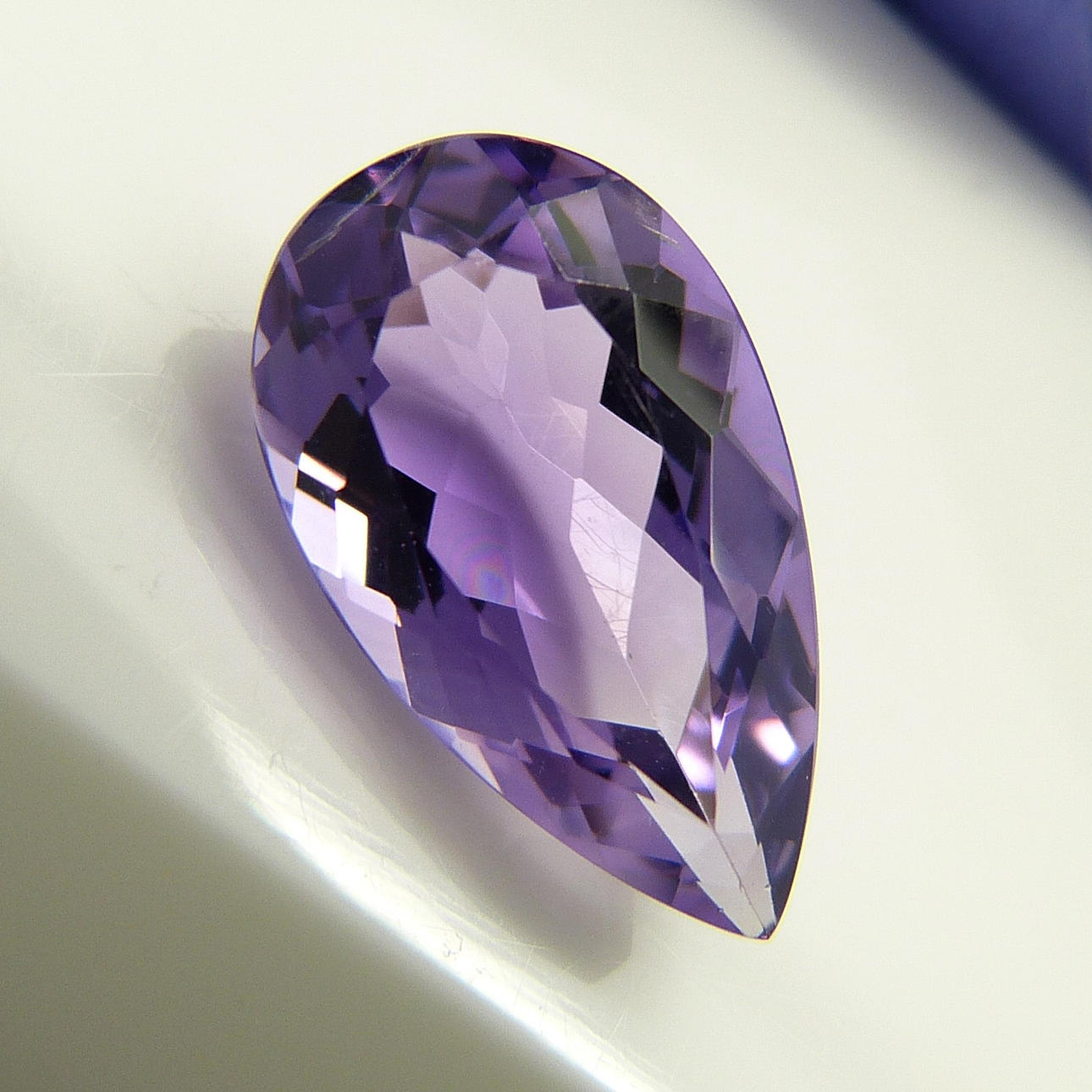 5.54ct PÄRON FORM AMETIST.