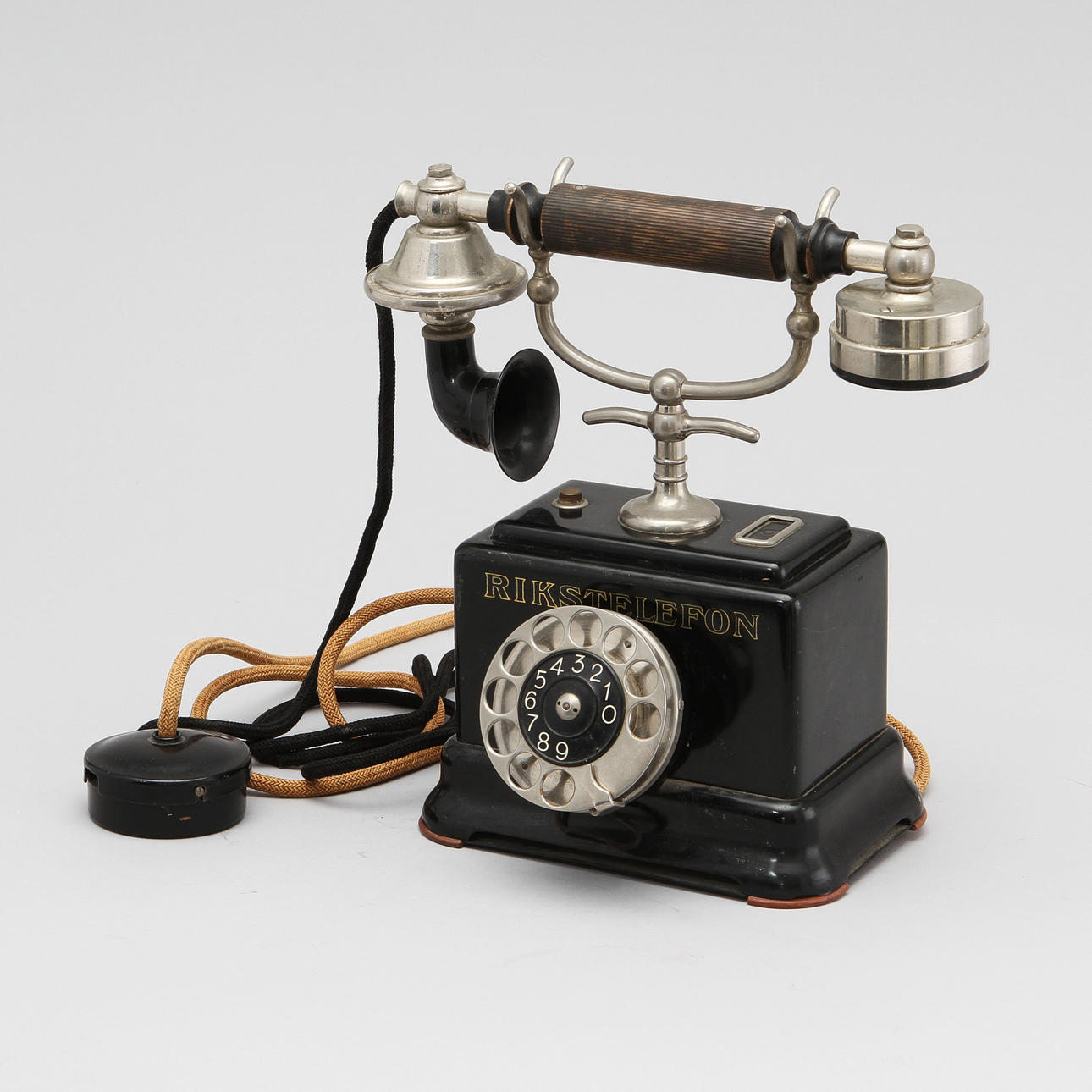 BORDSTELEFON, "Rikstelefon", LM Ericsson, Stockholm, 1900-talets första hälft.
