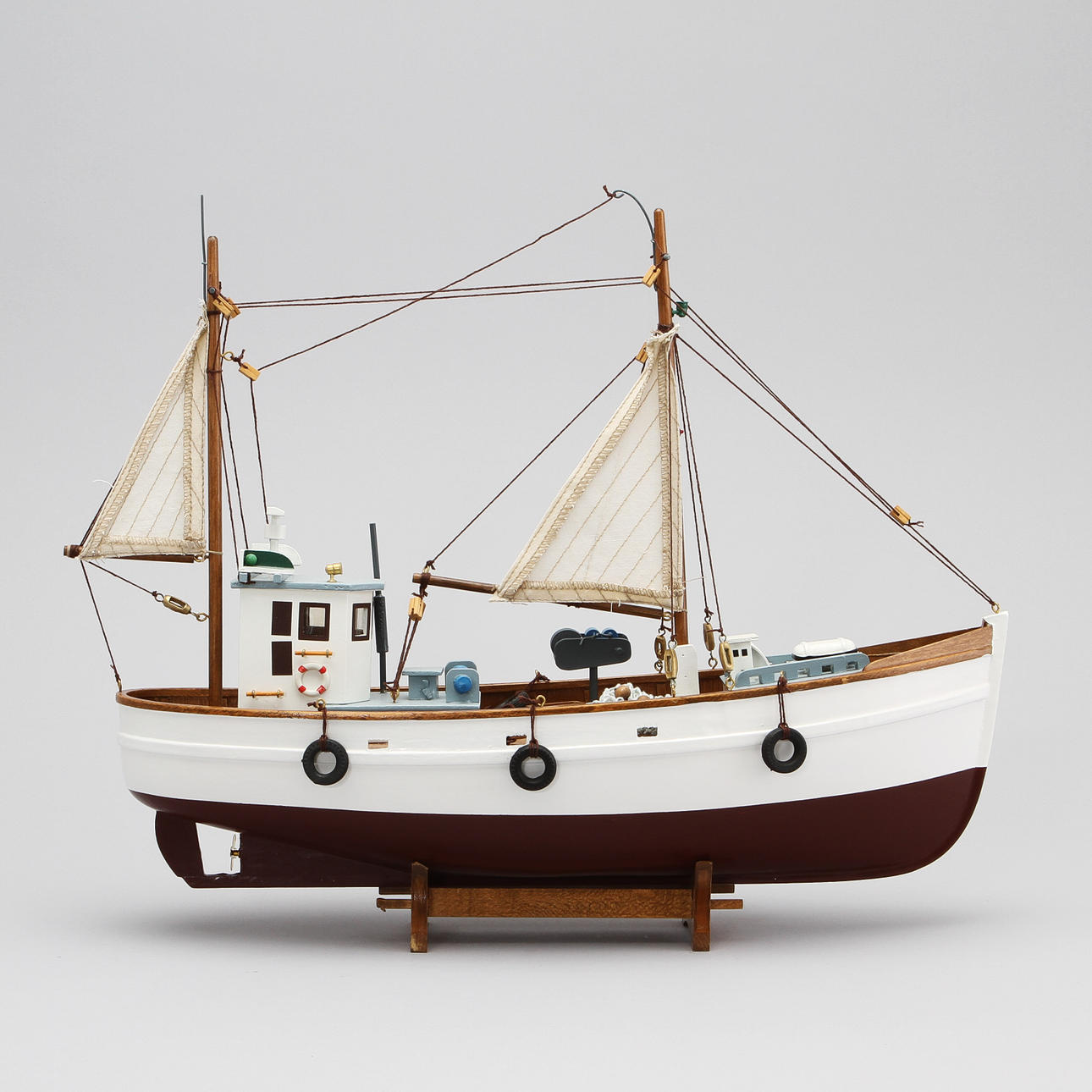 MODELLBÅTAR, 2 st 1900/2000-tal.