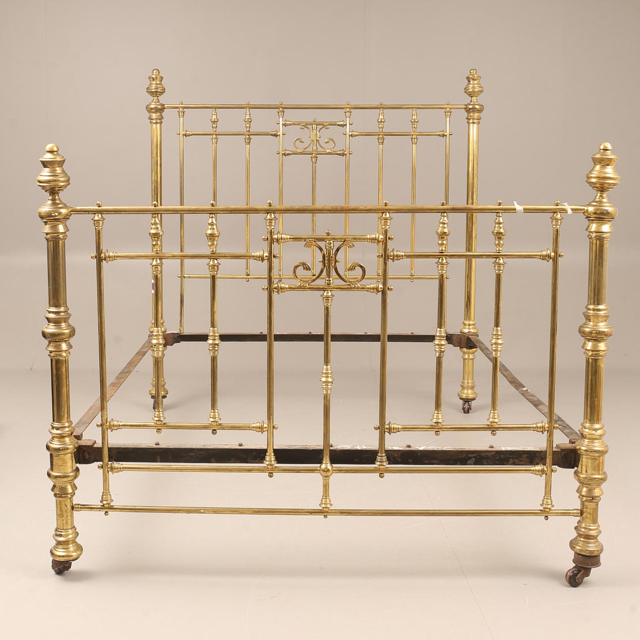 Sänky, messinki, 1800-luku.