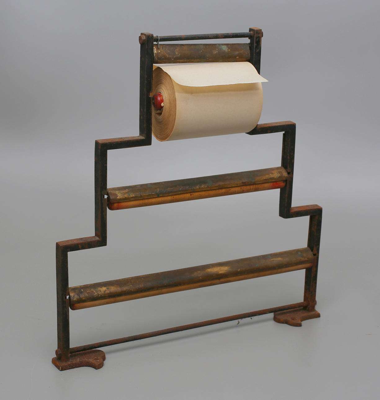 PAPPERSHÅLLARE, gjutjärn, 1900-talets första hälft.