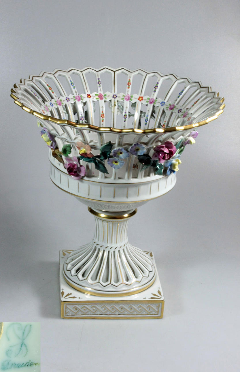 POTTSCHAPPEL DRESDEN. fot skål, 1:a H. 20. århundrade.