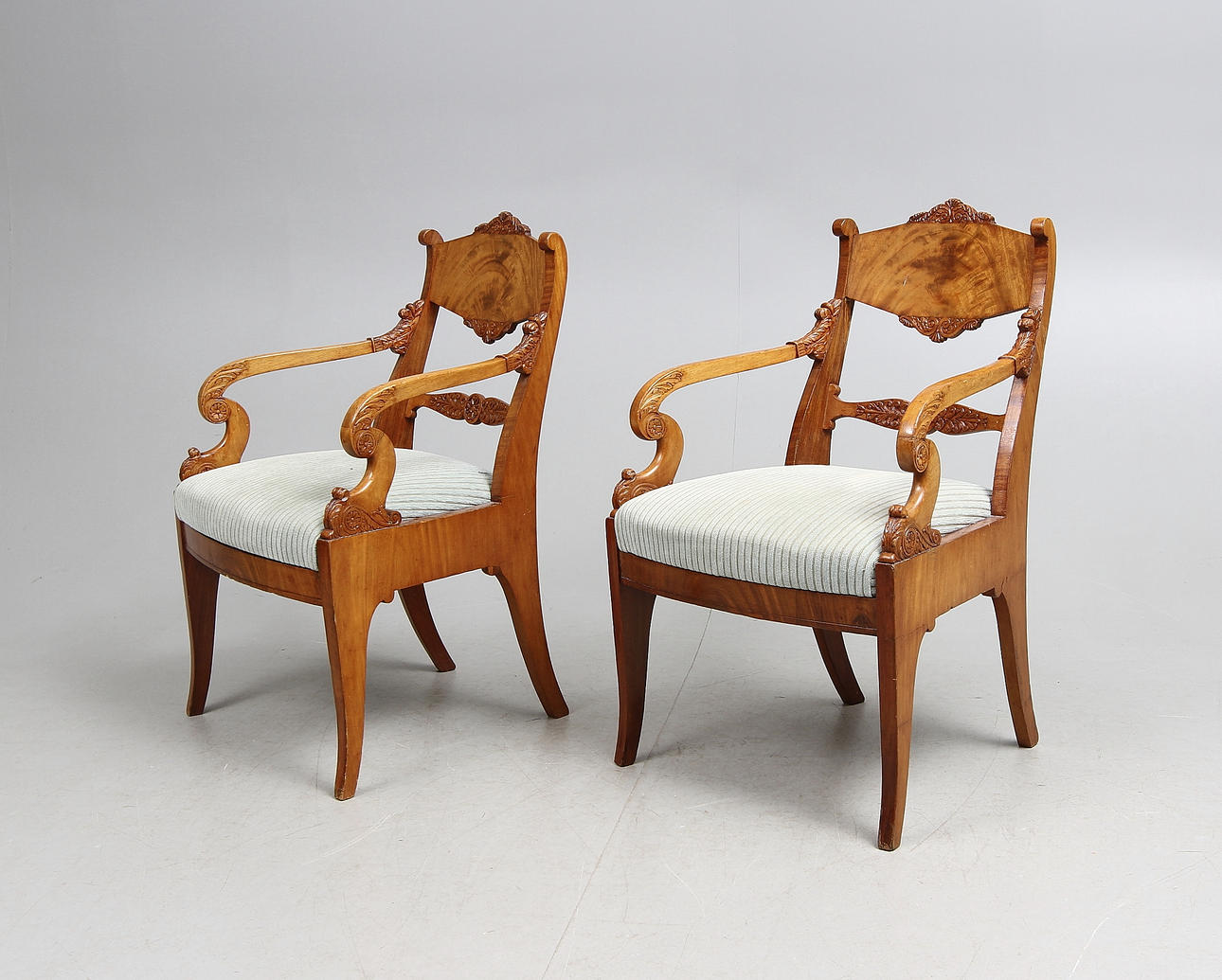 KARMSTOLAR, ett par, empir, Ryssland/Baltikum, 1800-tal.