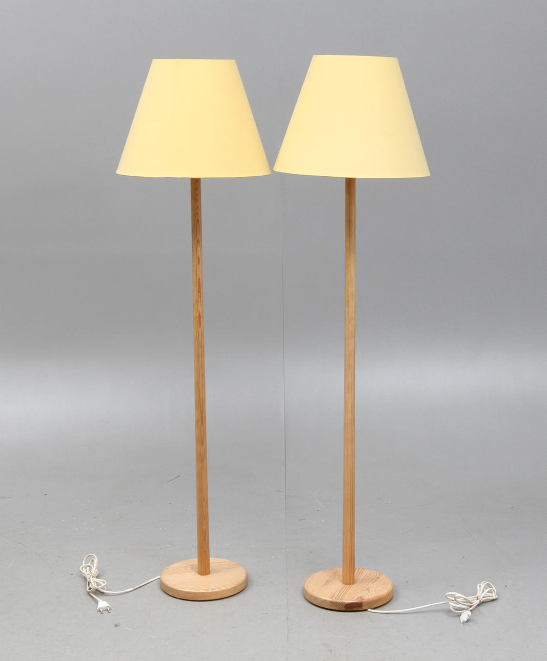 GOLVLAMPOR, 2 st, A.B. Solbackens Svarveri.