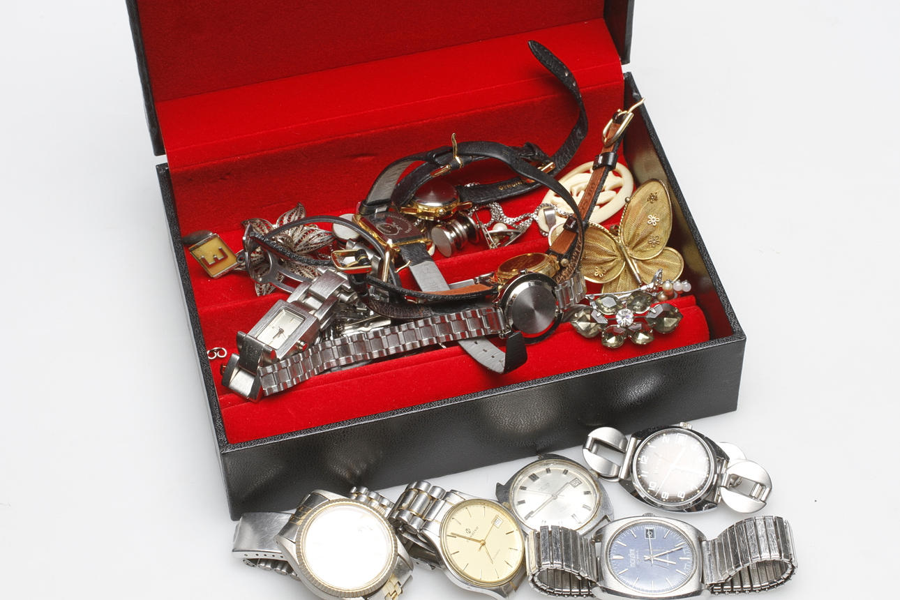 BIJOUTERIER OCH ARMABNDSUR, 1900-tal.