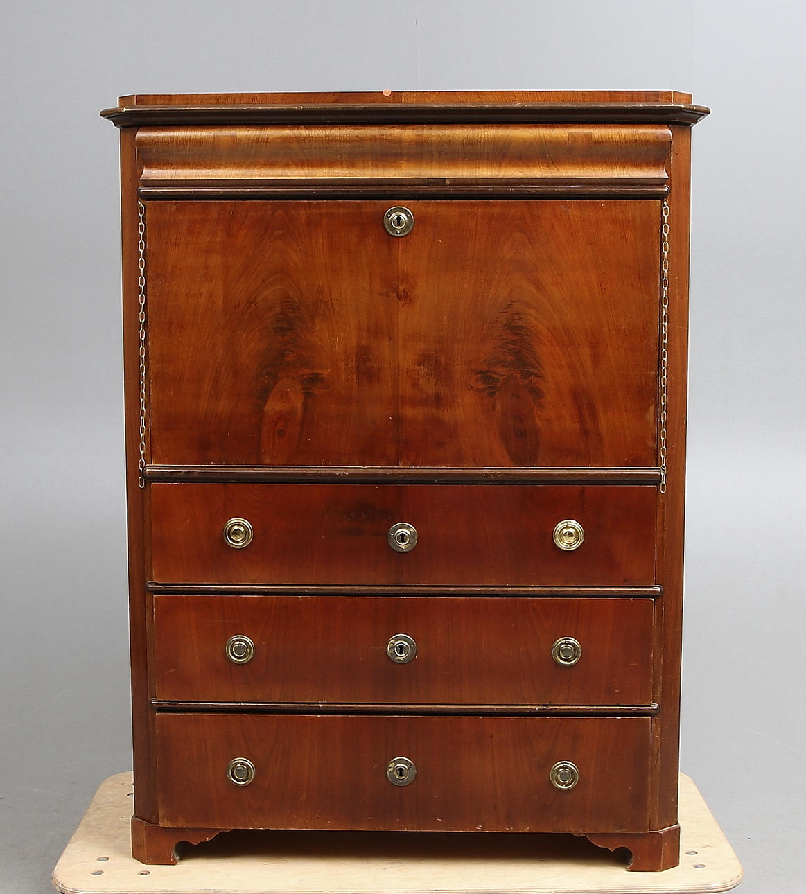 CHIFFONJÉ, 1800-tal.