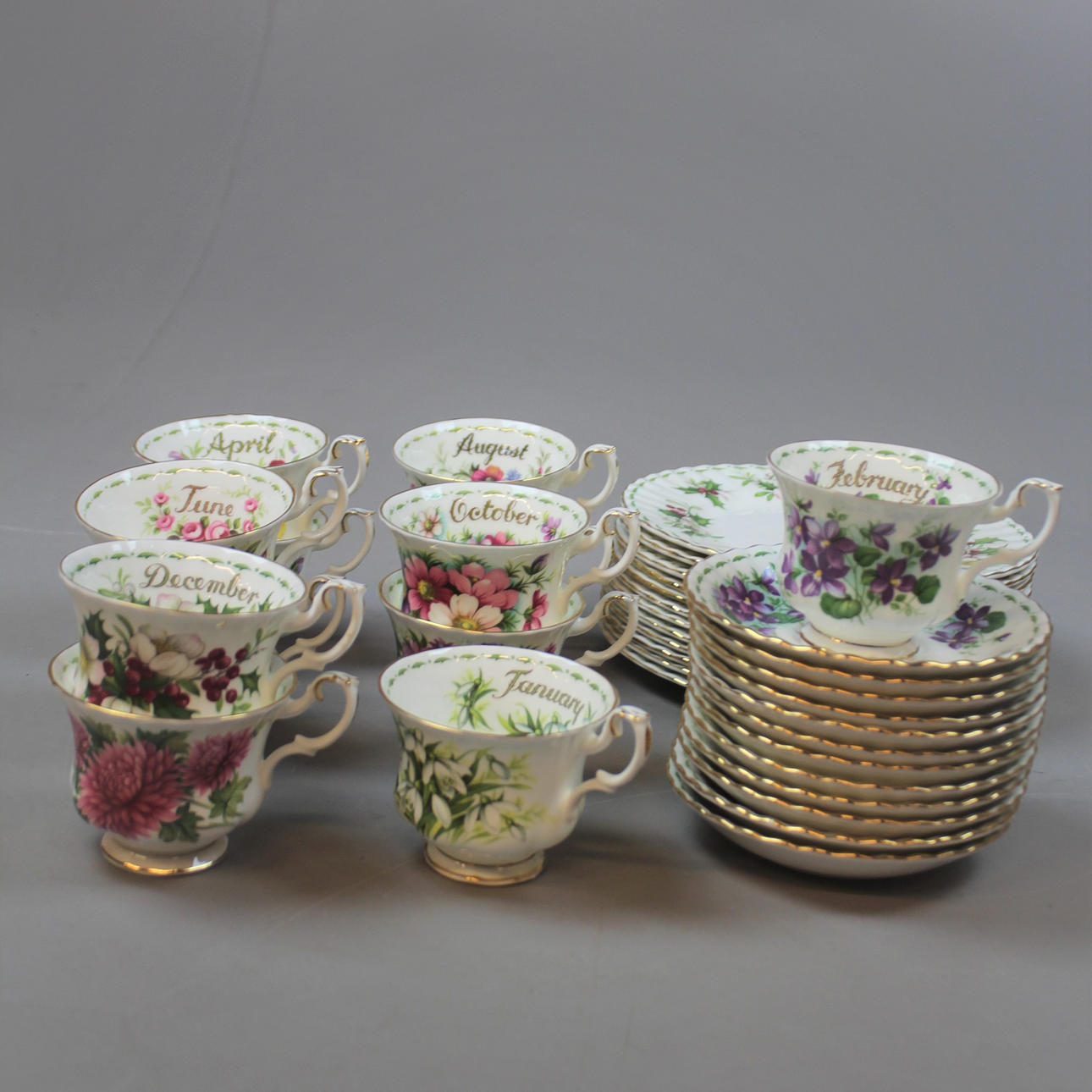 KAFFESERVIS 36 delar Månadskoppar, Royal Albert.