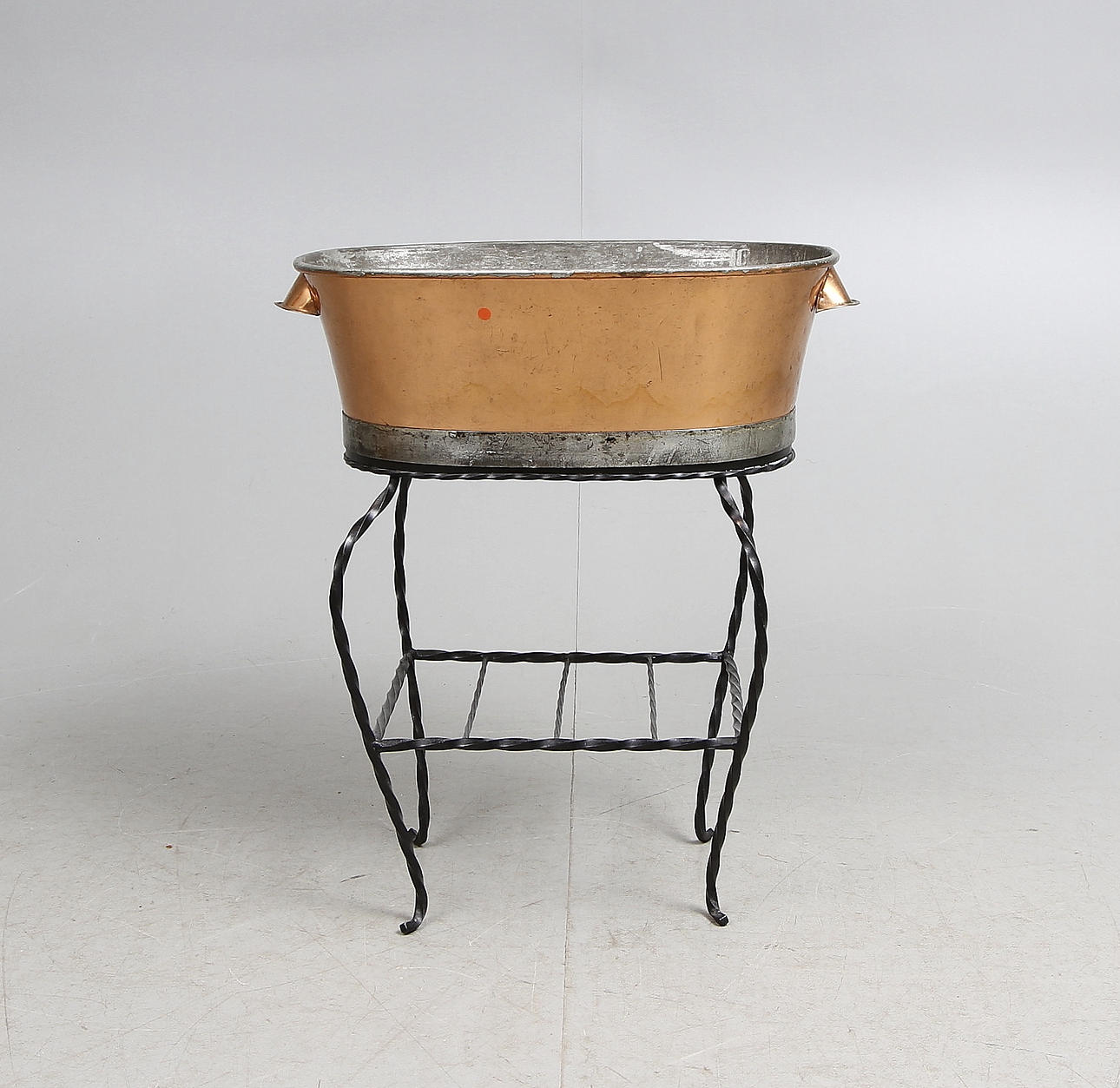 KOPPARBALJA på SMIDESSTÄLLNING, 1800/1900-tal.