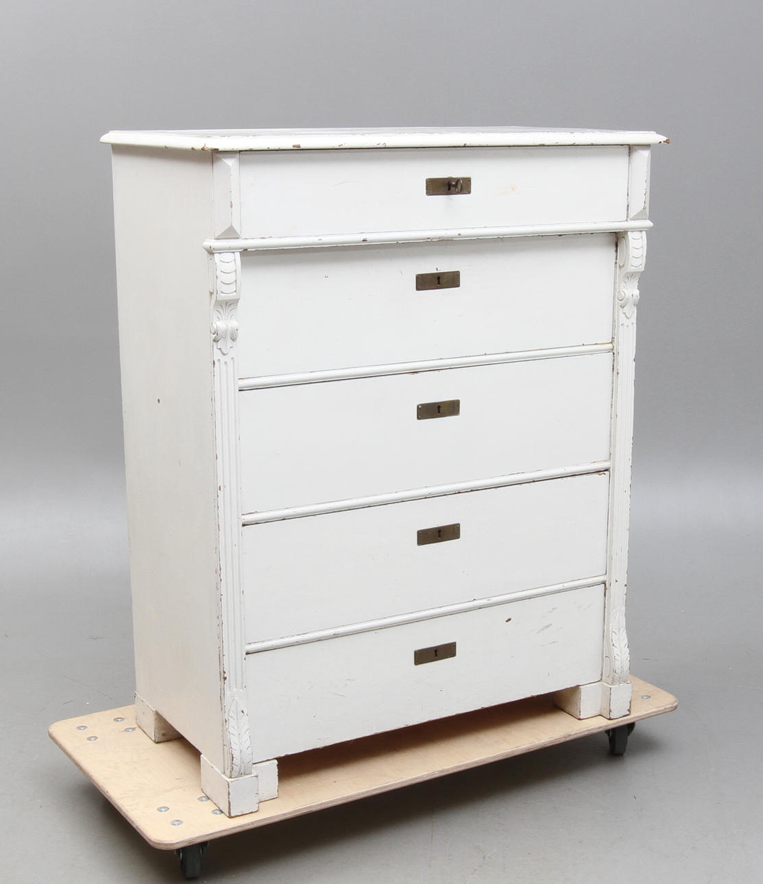 BYRÅ, vitmålad, nyrenässans, 1800-tal.