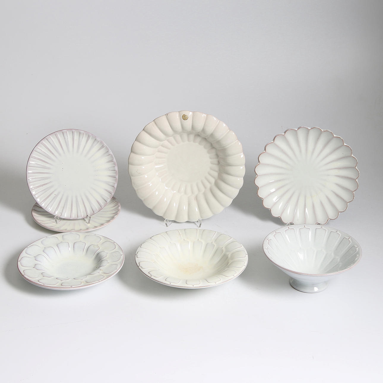 PARTI KERAMIK, 7 delar, Anna Lisa Thomson, Ekeby. 1900-talets första hälft.