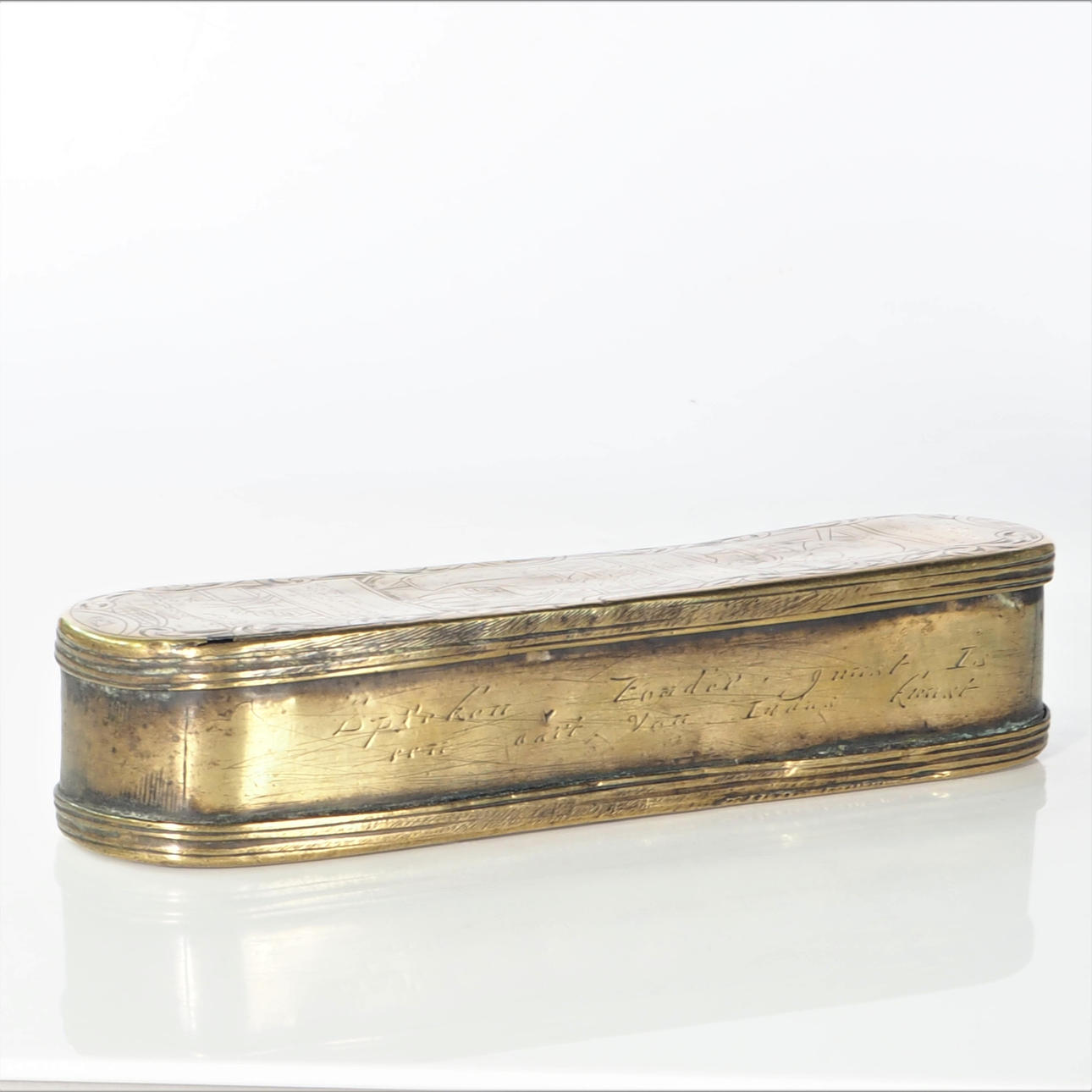 CAJA DE TABACO, latón, Holanda siglo XVIII.