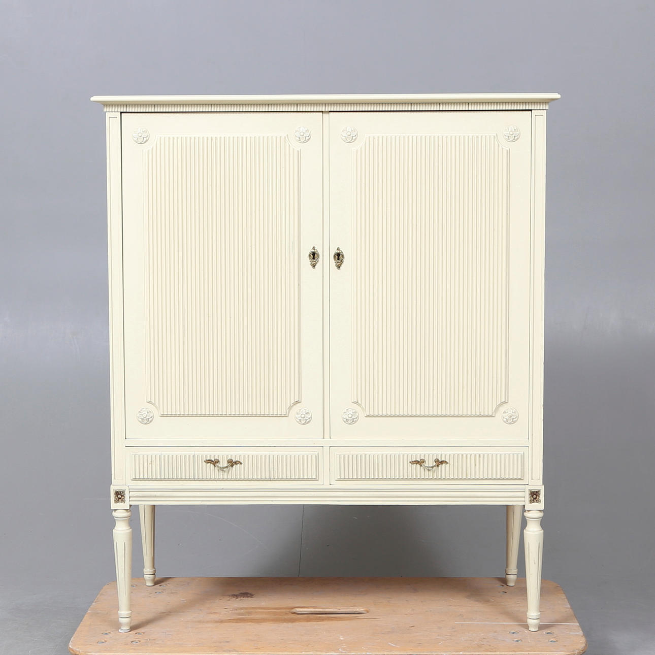 SKÅP, gustaviansk stil, 1900-tal.