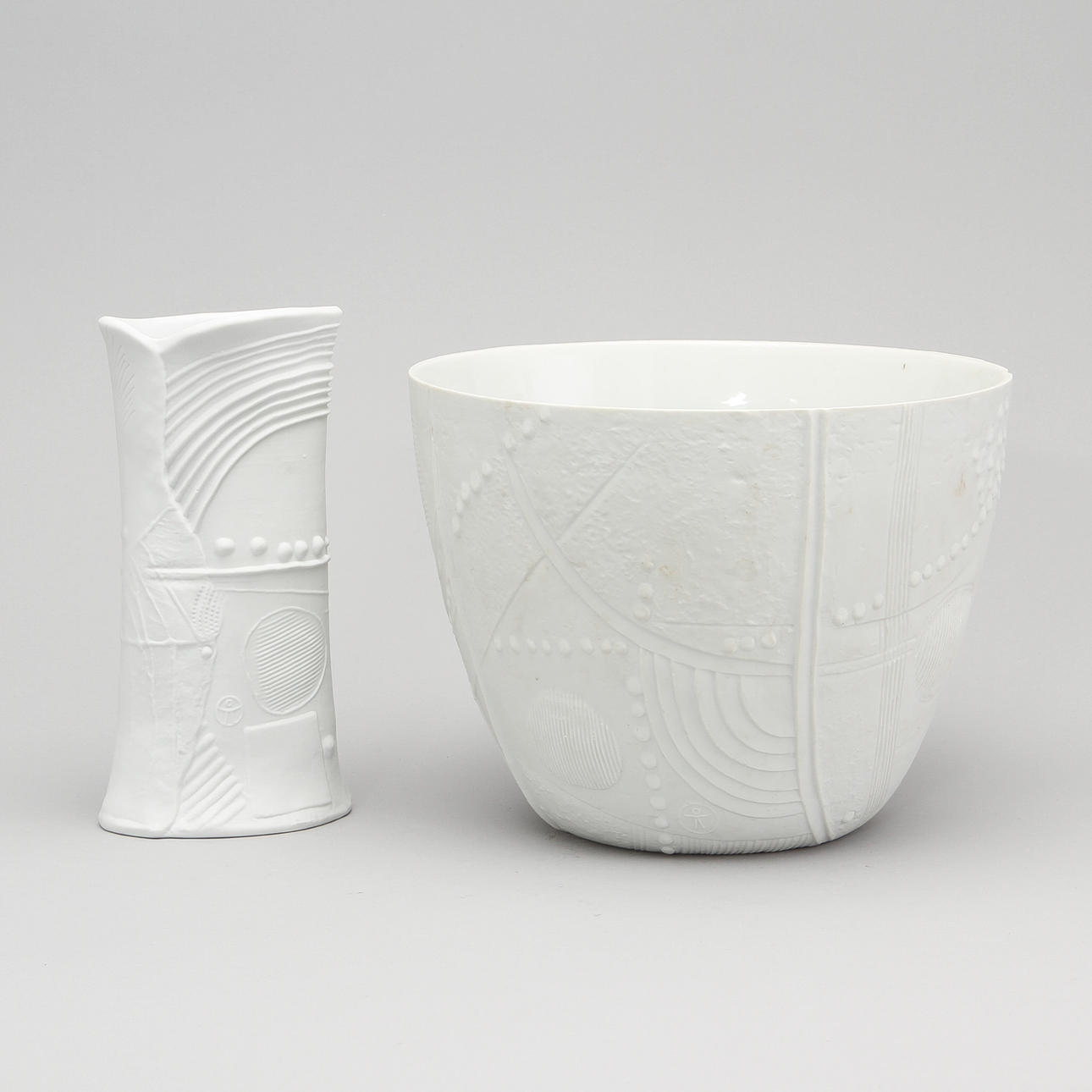 BERTIL VALLIEN. SKÅL och VAS, stengods, "Terra" Rörstrand.