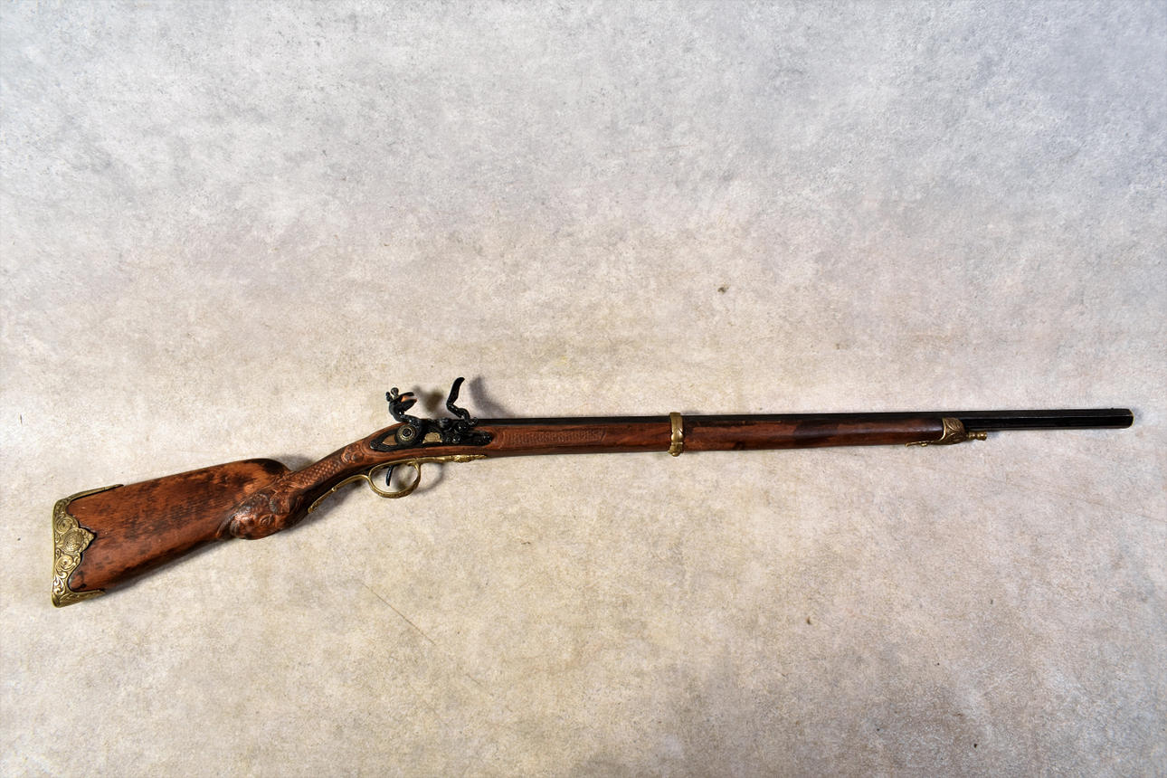 FLINTLÅSGEVÄR replika.