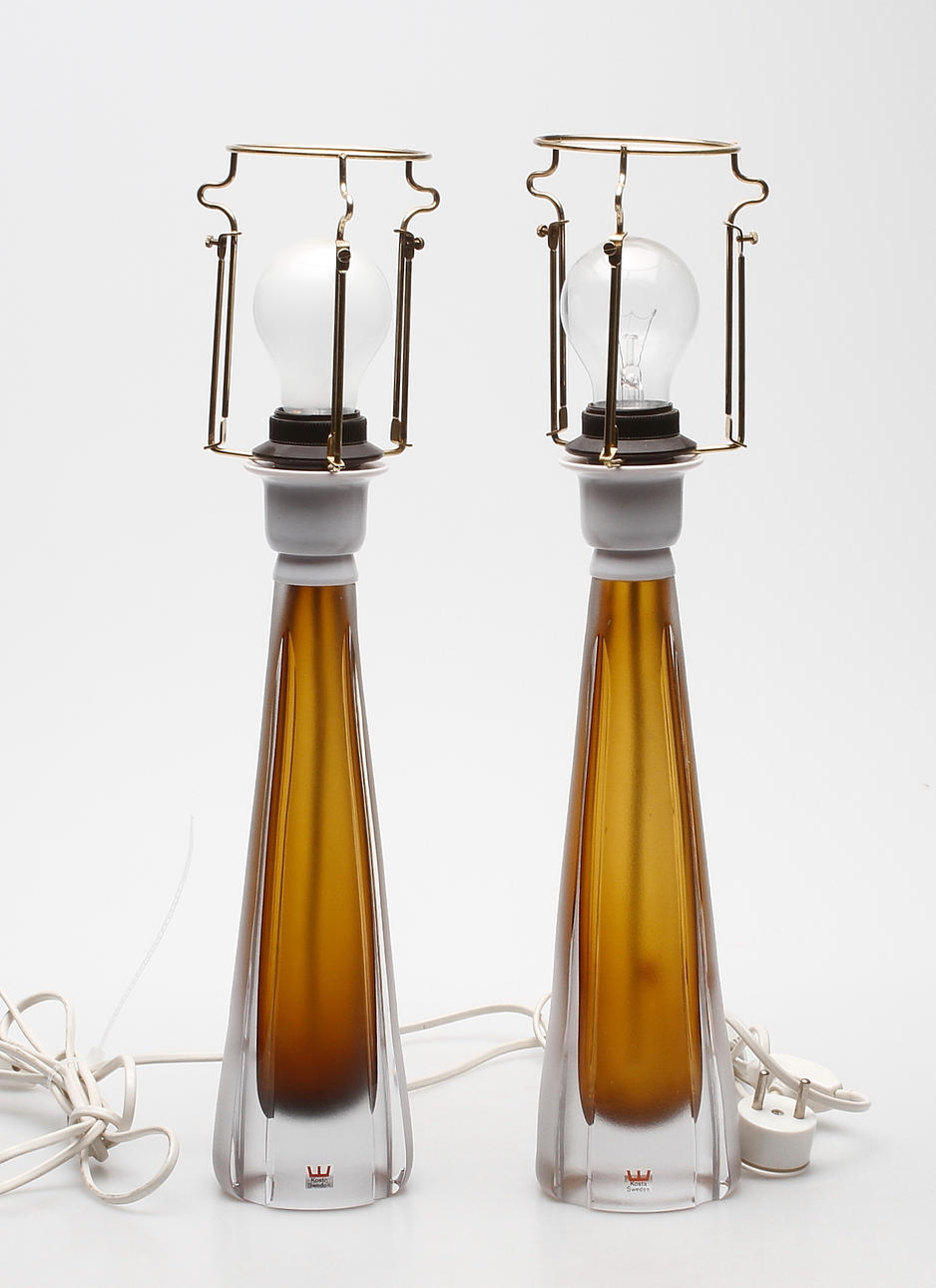 BORDSLAMPOR, glas, ett par, Kosta, signerade.