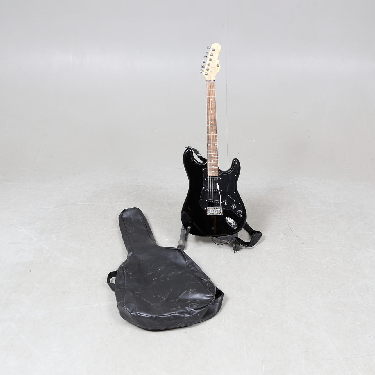 ELEKTRISCHE GITARRE, C. Giant.