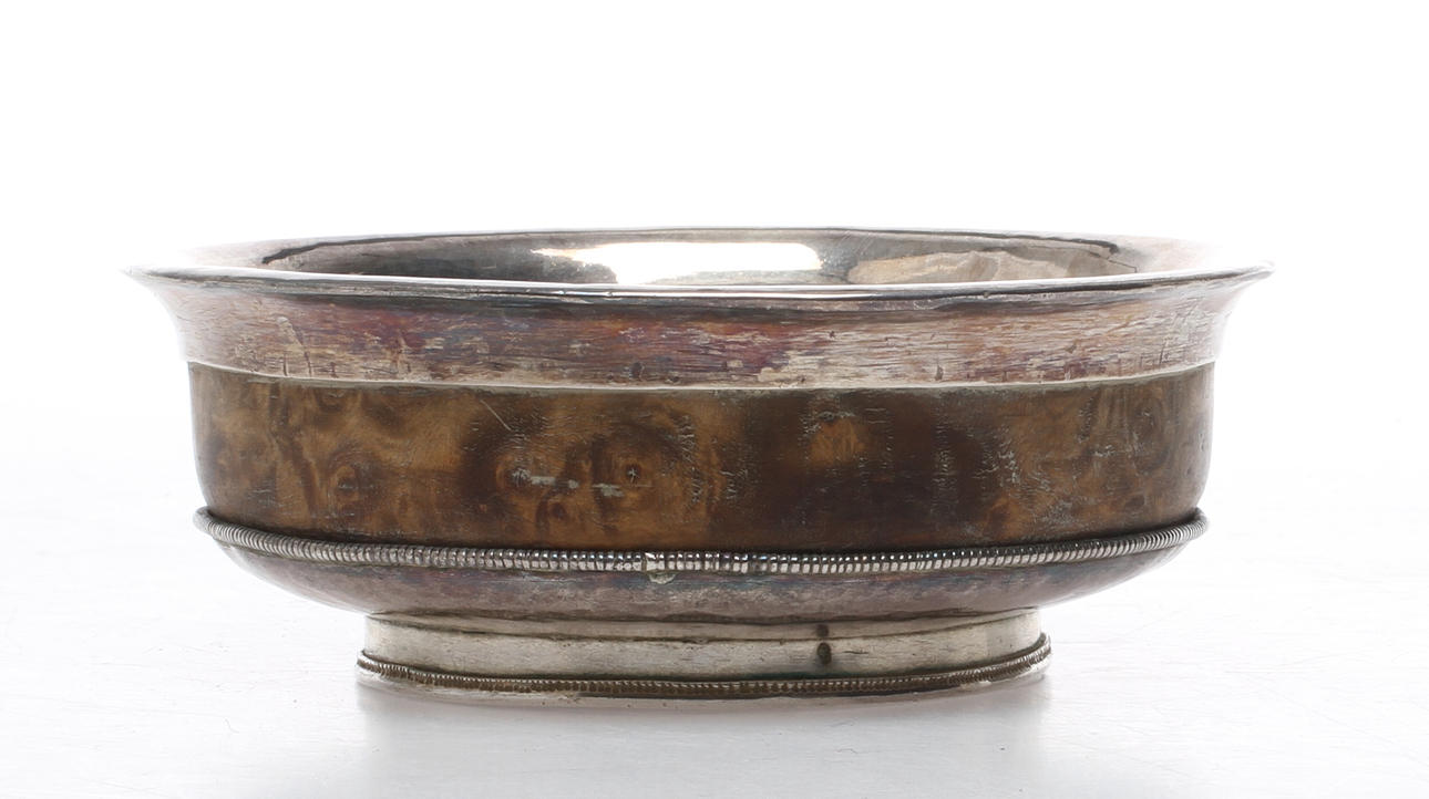 CERIMONIEL SKÅL, silver och trä, trol. Nepal/Tibet.