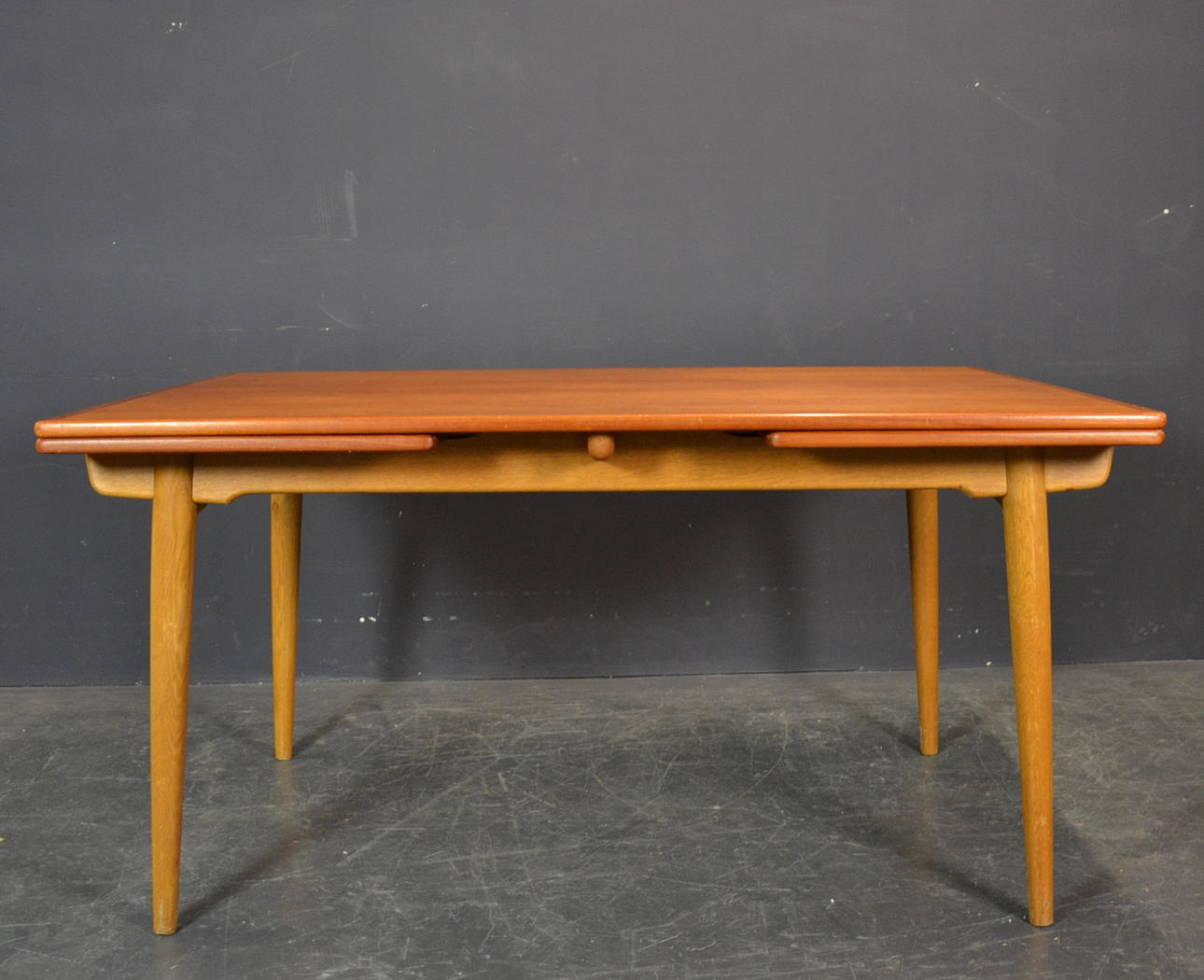HANS J. WEGNER. EXTENDABLE DINING TABLE FOR ANDREAS TUCK.