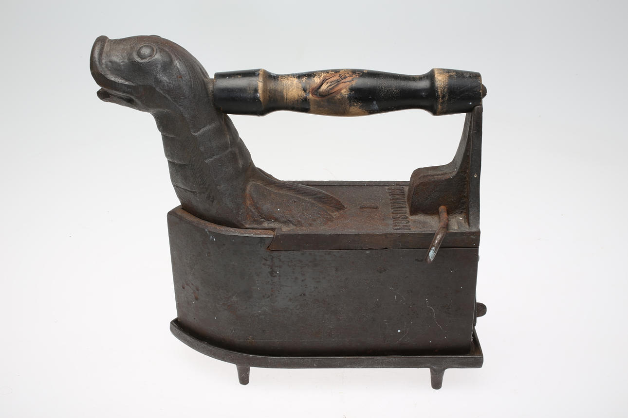 SKRÄDDARSTRYKJÄRN, 1800-tal.