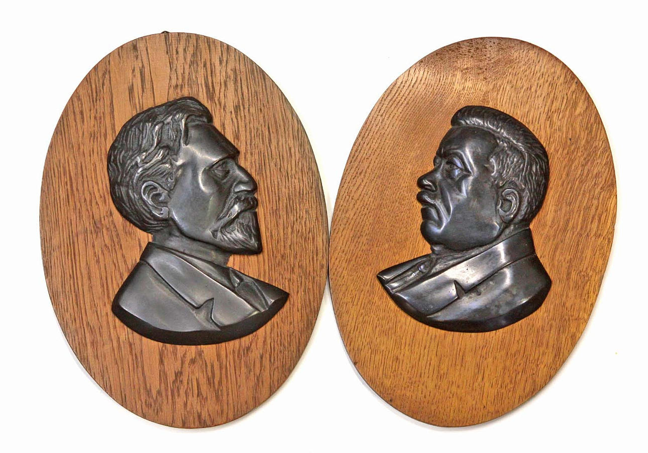 2 retratos de hombres.