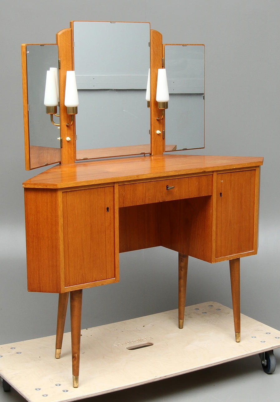 TOALETTBORD med belysning, hörnmodell, teak, ek, 1950-tal.