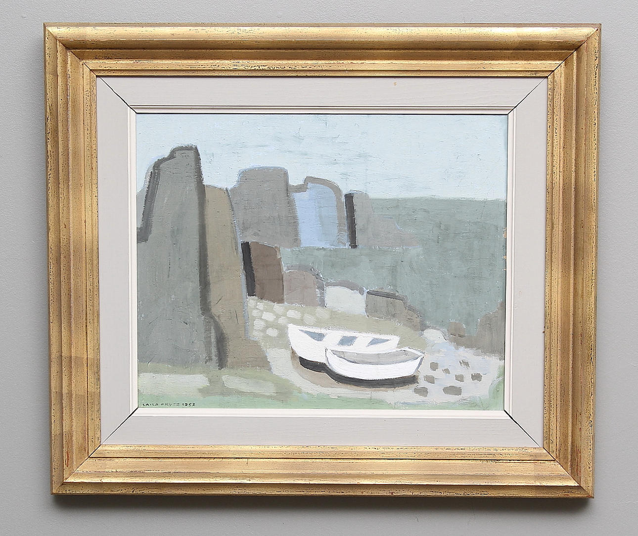LAILA PRYTZ. Uppdragna båtar på strand. Olja på pannå. Signerad och daterad 1952.