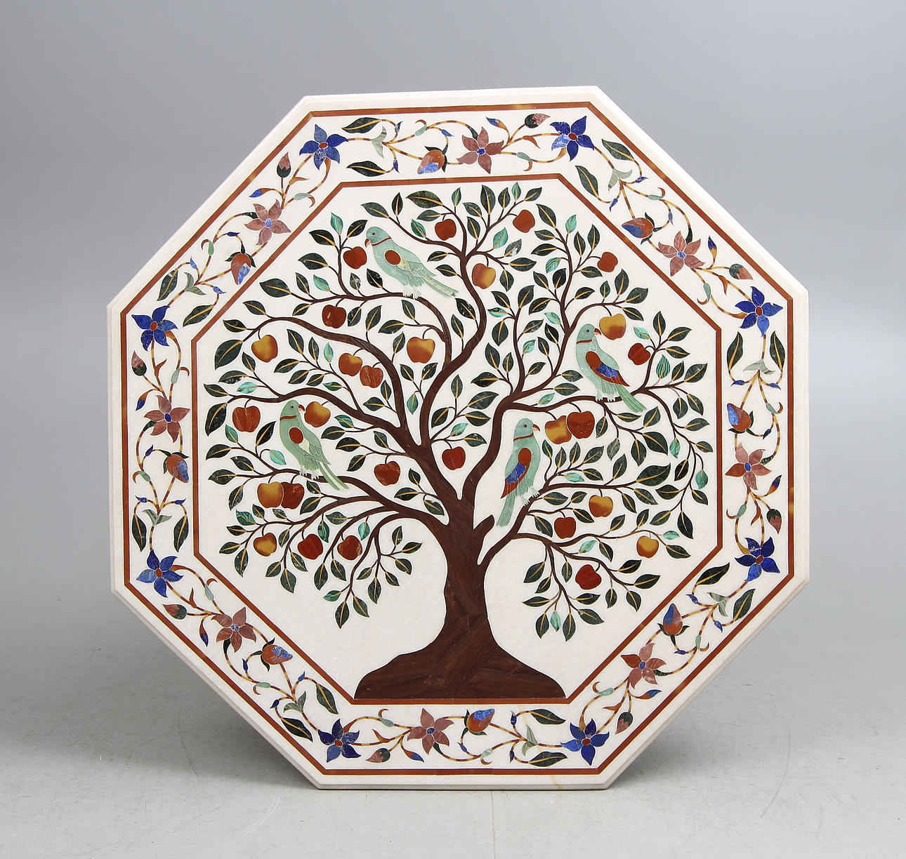 BORDSSKIVA, Pietra dura, Indien 1900-tal.