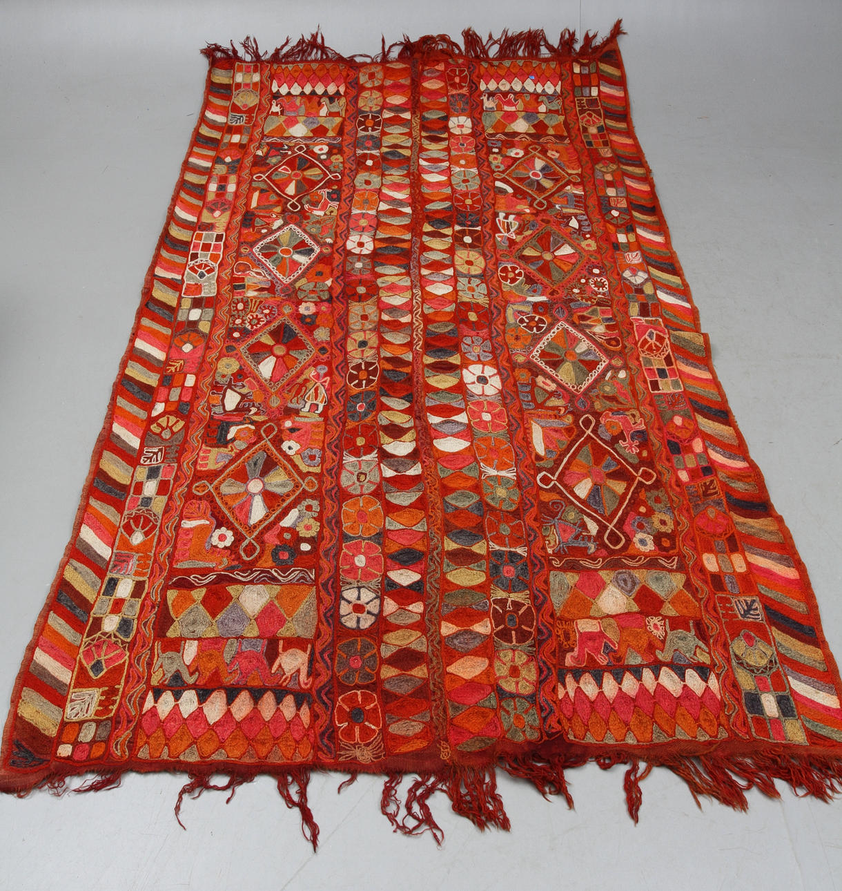 TEXTIL, orientalisk, ca 240 x 145 cm.