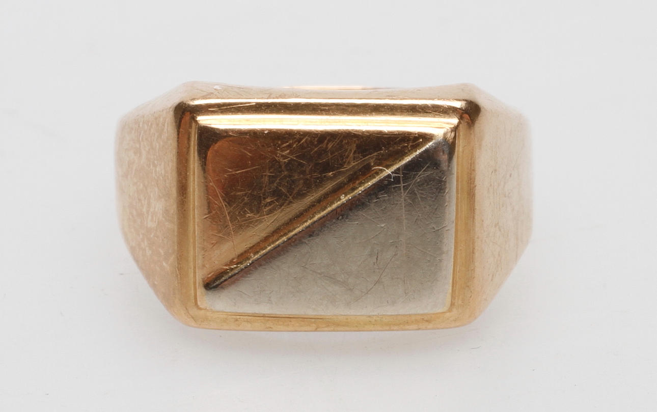 KLACKRING, 18k guld, vikt ca 3,4 gr.