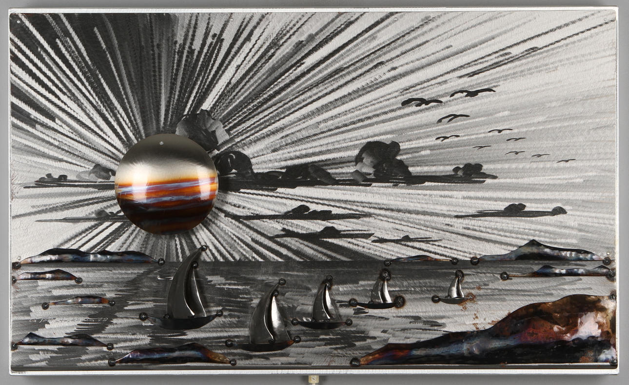 OKÄND KONSTNÄR. kustmotiv med segelbåtar, metall med belysning, signerad och daterad G Toth Stockholm 78.