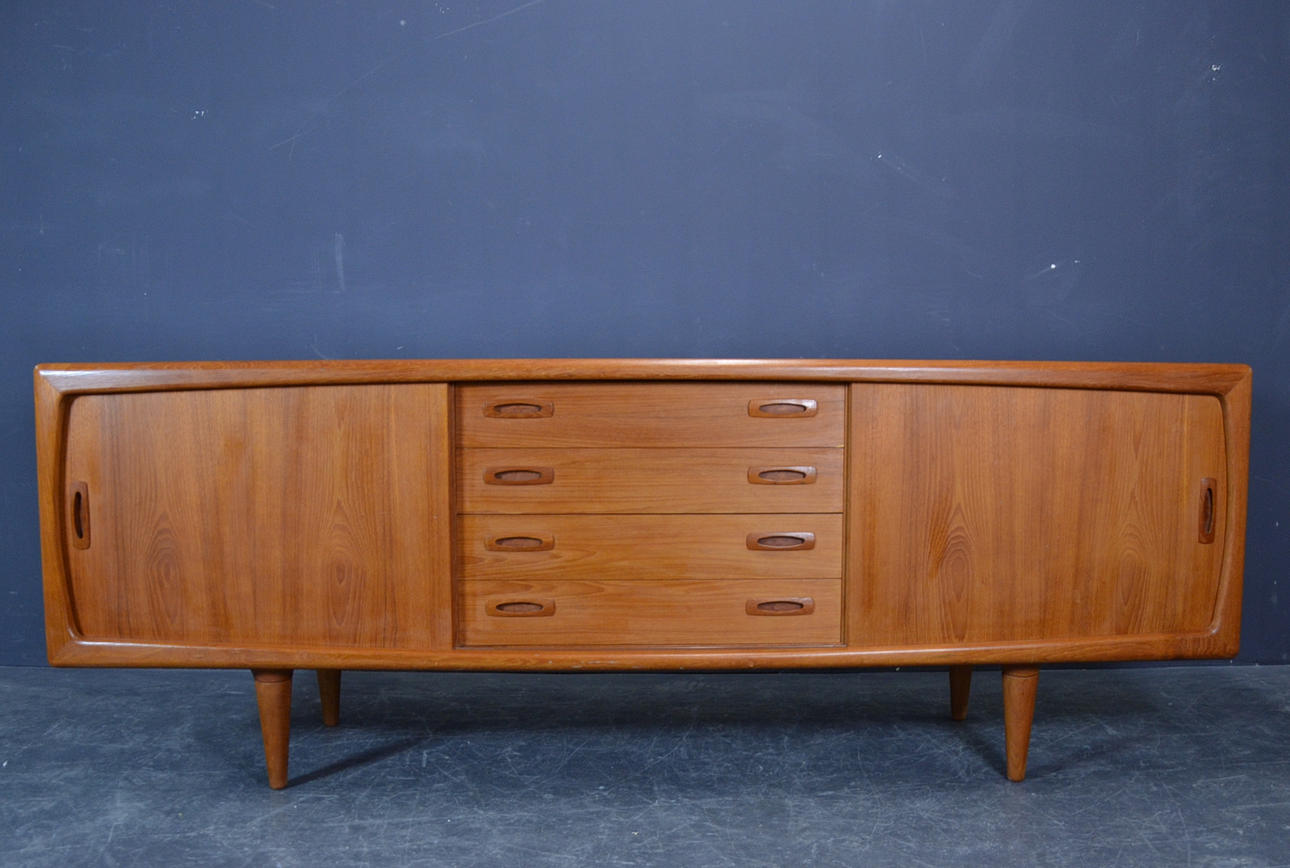 H.P. HANSEN SIDEBOARD.