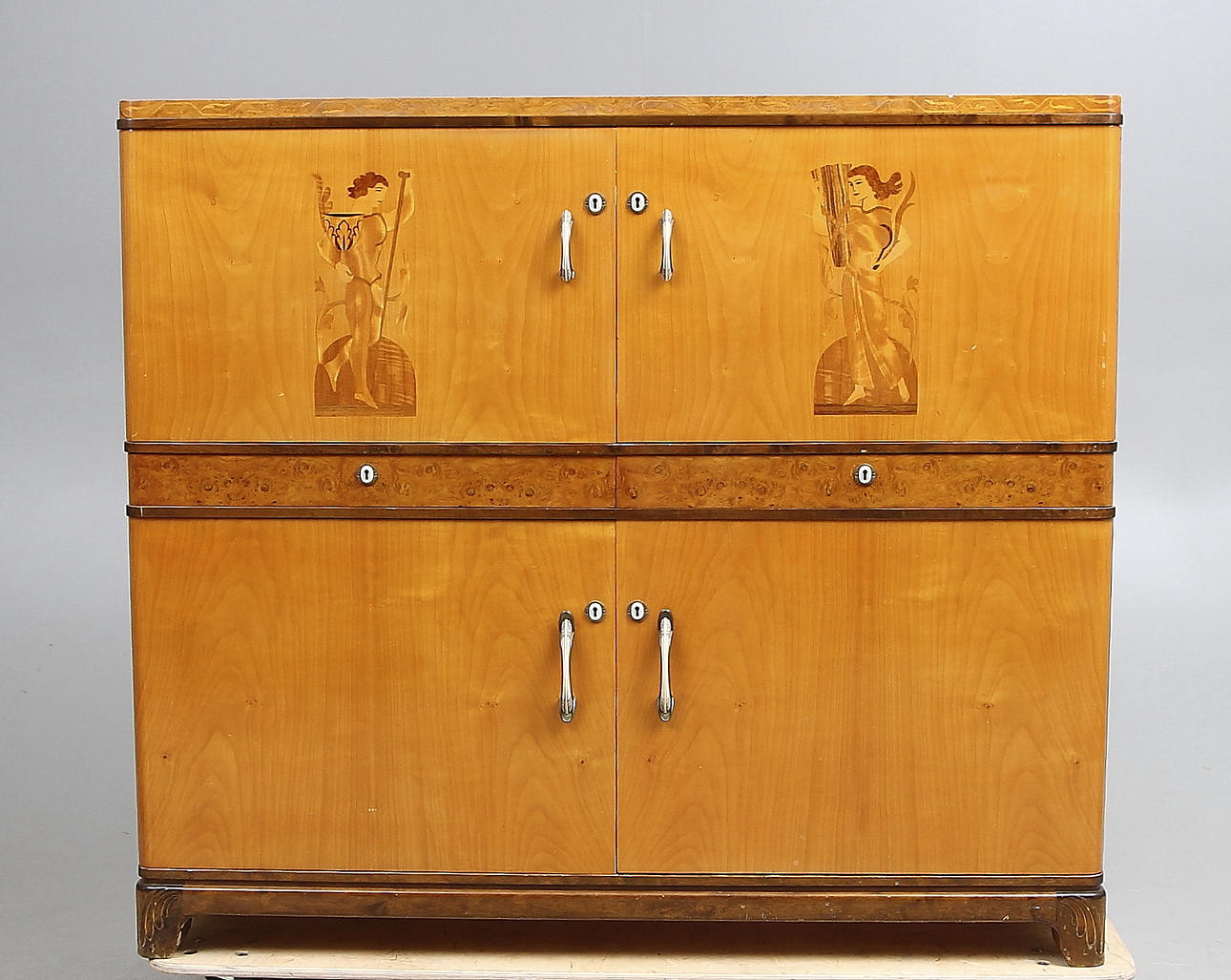 SKÅP, troligen Mjölby Intarsia, 1930/40-tal.