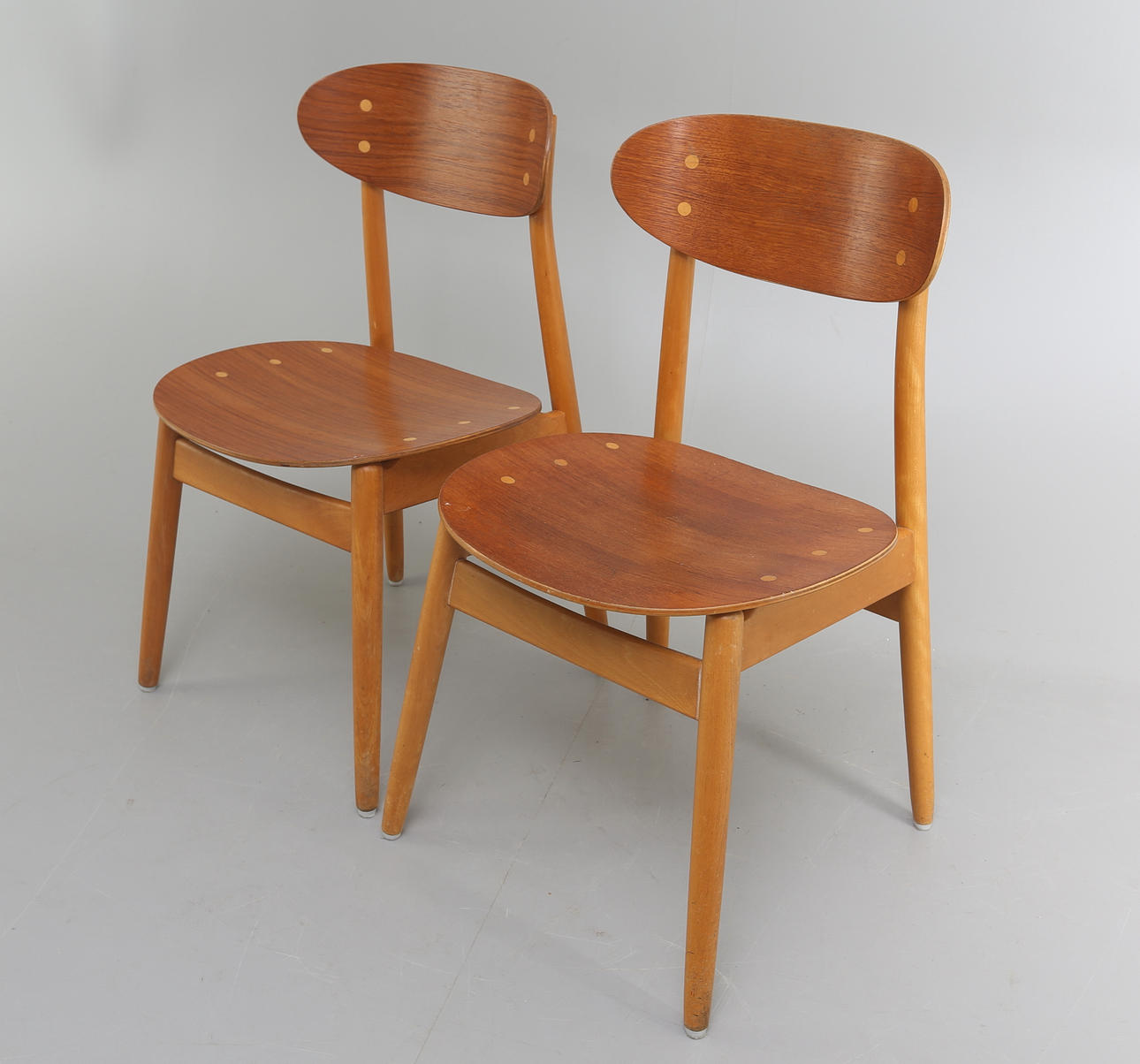 TEAKSTOLAR, 1 par, 1950-tal.