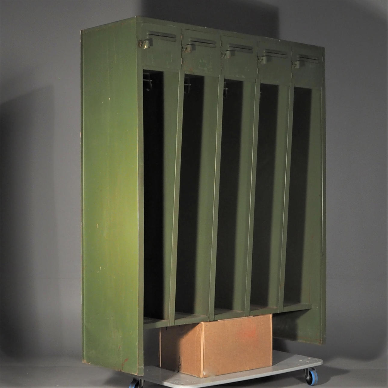 OMKLÄDNINGSSKÅP, industri.