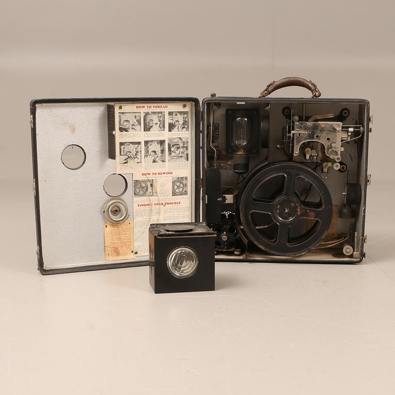 PROYECTOR DE PELÍCULA, DeVry, 35 mm.