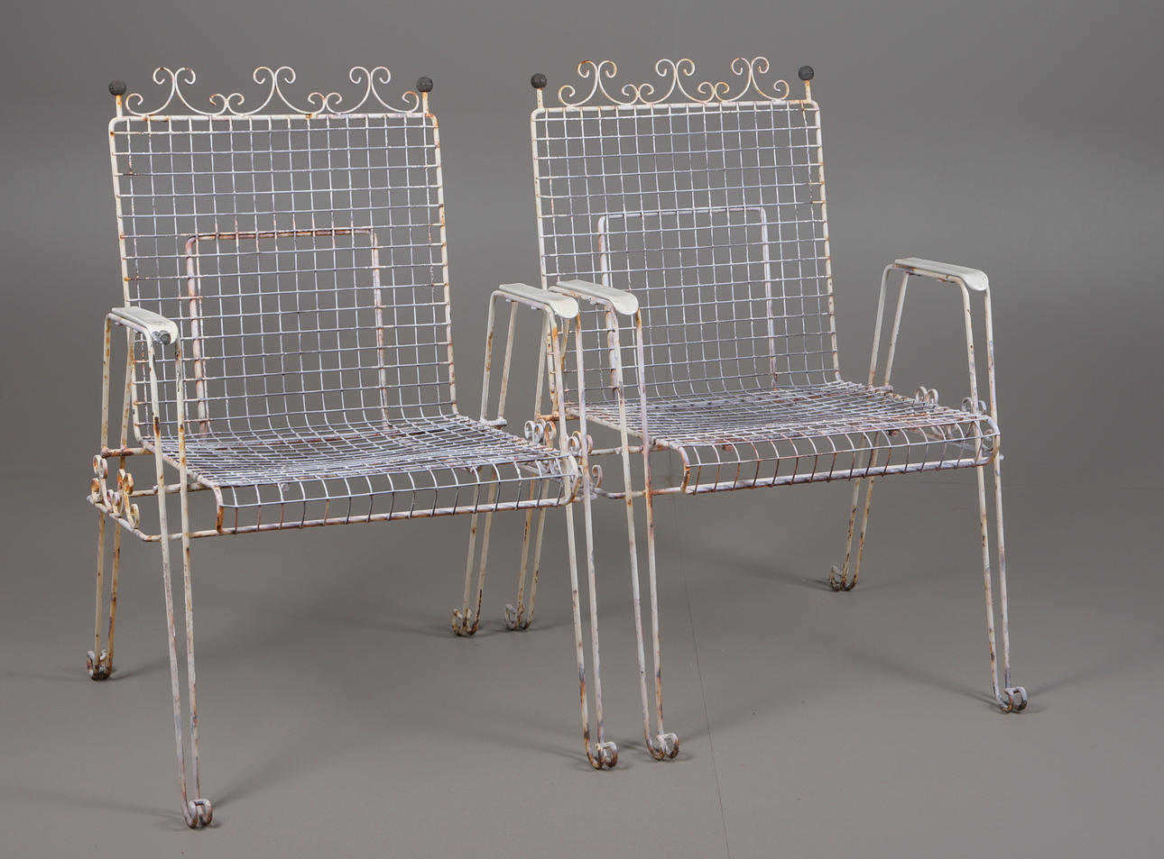 TRÄDGÅRDSSTOLAR 2 st vitmålad metall.