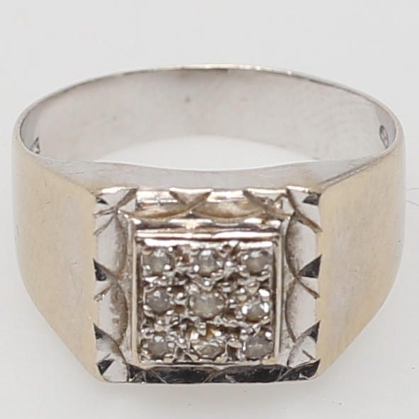 DAMRING i 18K guld med 9 små diamanter.